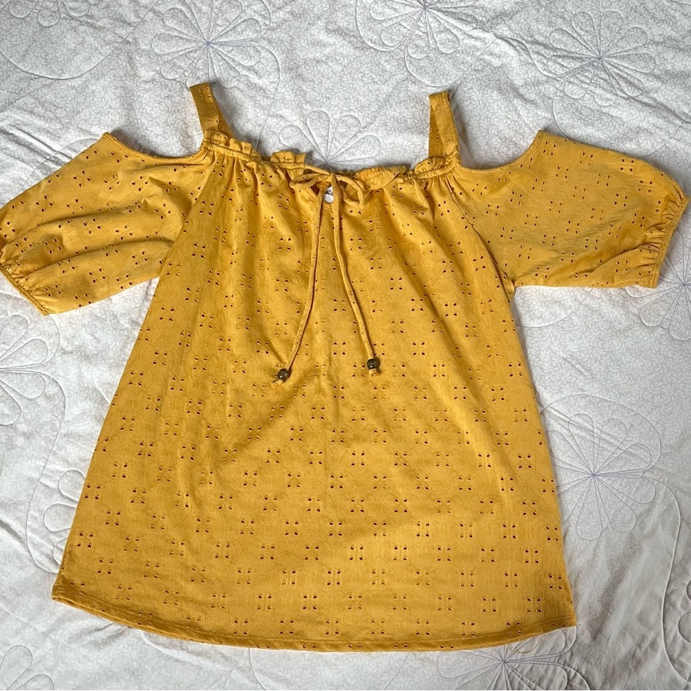 NAÏF yellow dainty peek a boo shoulders women’s blouse size medium